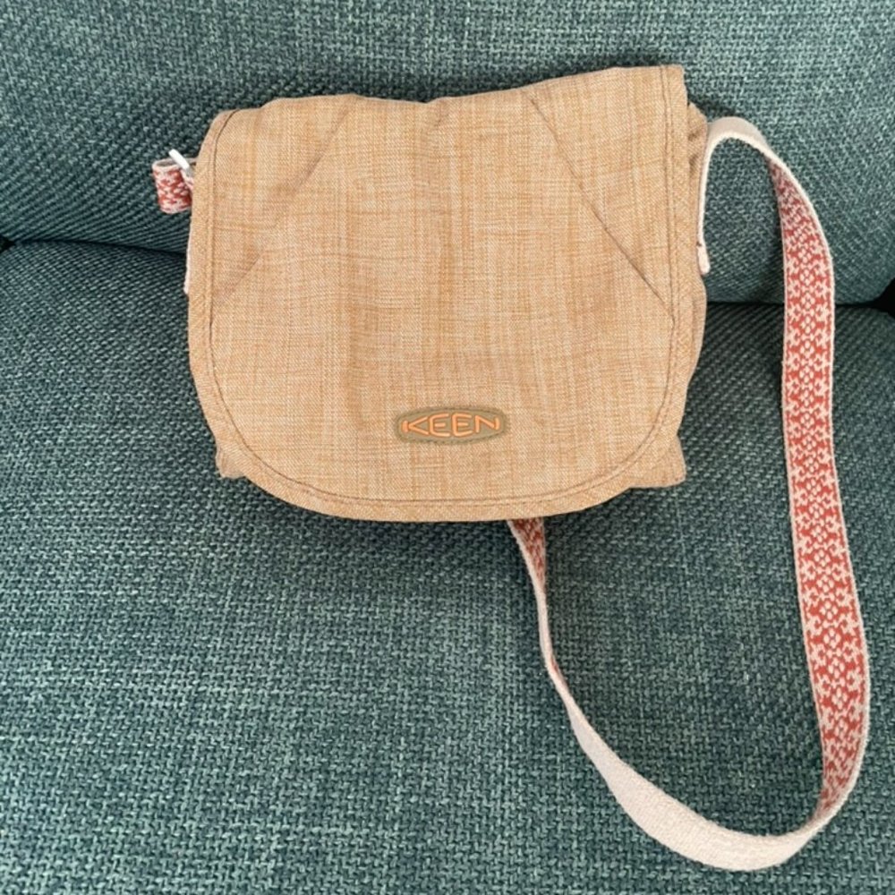 Keen Emerson Crossbody Bag Purse Polyester Canvas Look Tan With Guitar Strap